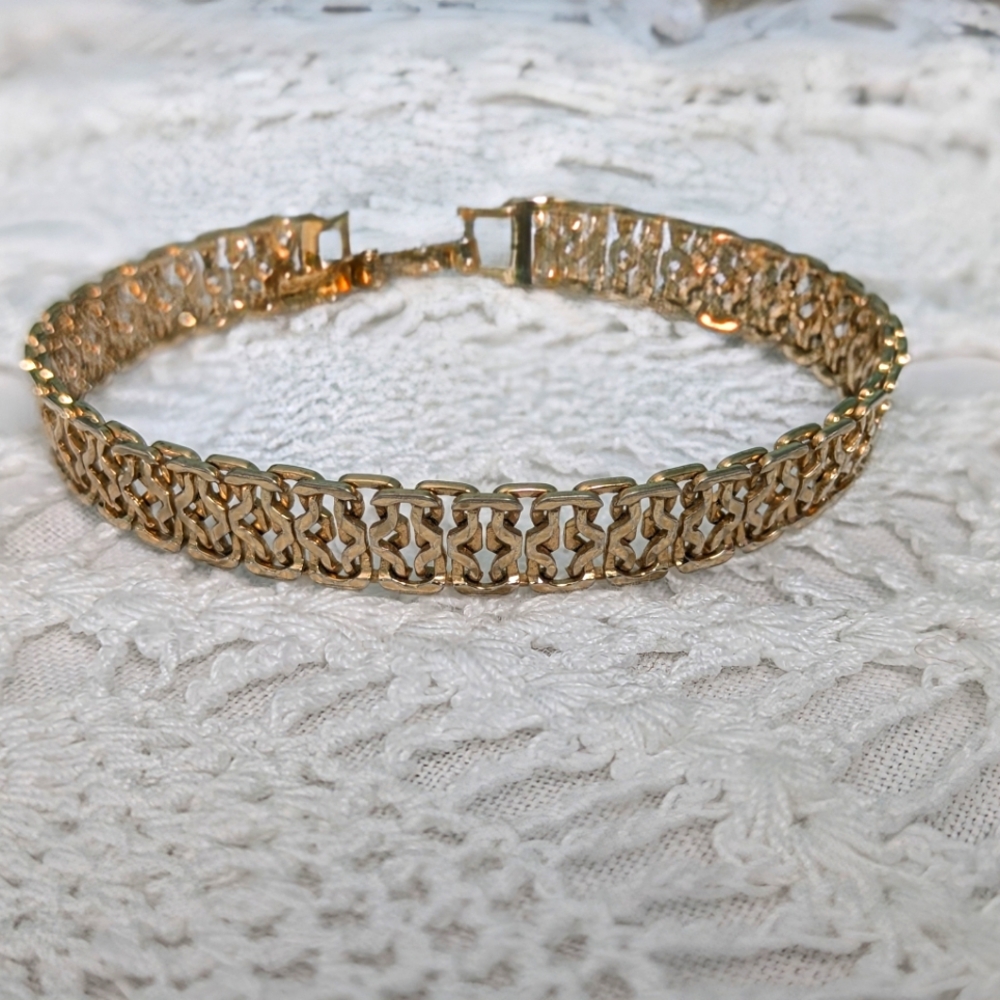 Napier Signed Goldtone‎ Vintage Bracelet